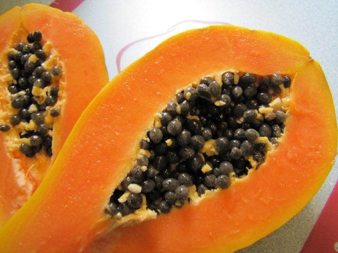 7 Reasons to Eat Papayas as Often as You Can (From colon cancer to autoimmune disease)